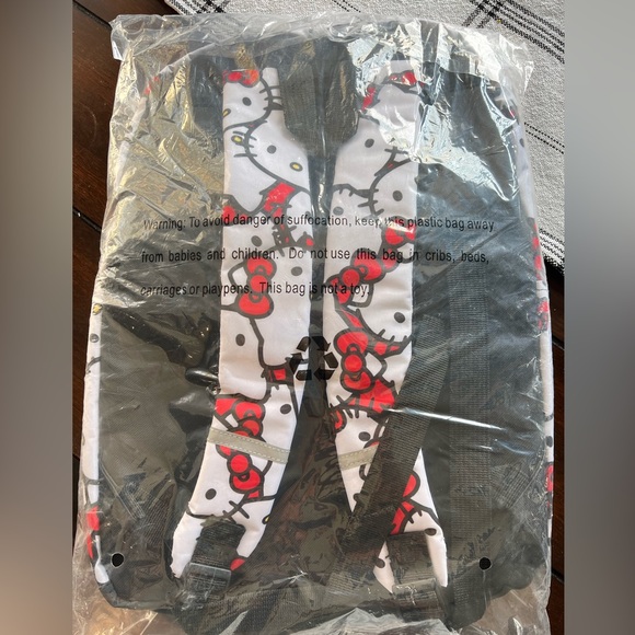 Hello Kitty Backpack - Picture 2 of 3